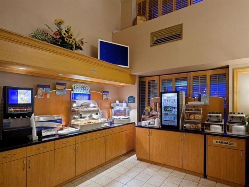Express East - Scarborough By Ihg 2* Toronto