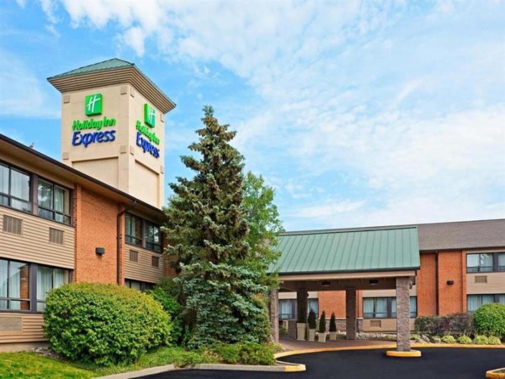 Express East - Scarborough By Ihg Hotel