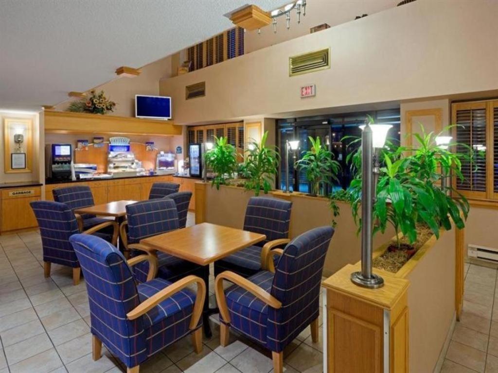 Hotel Express East - Scarborough By Ihg 2*