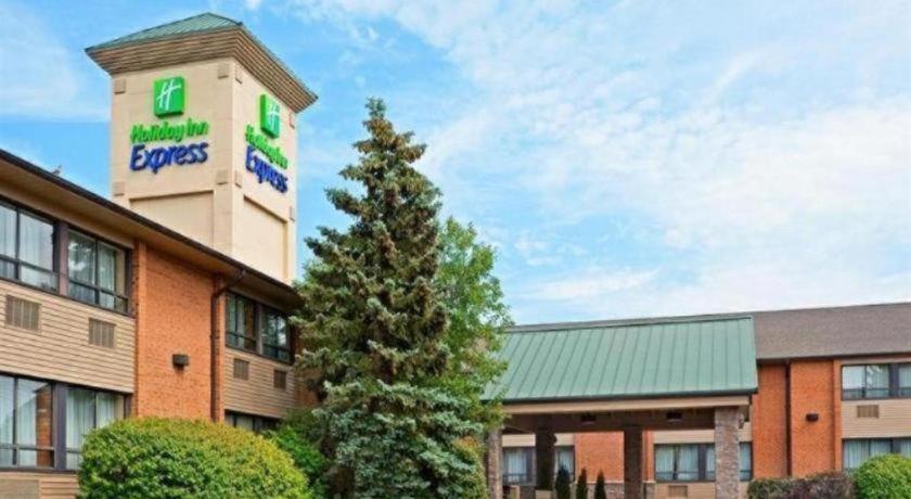 Express East - Scarborough By Ihg Hotel