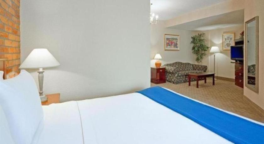 Express East - Scarborough By Ihg Toronto