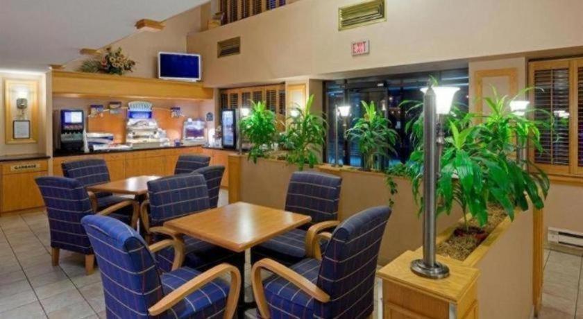 Express East - Scarborough By Ihg Hotel