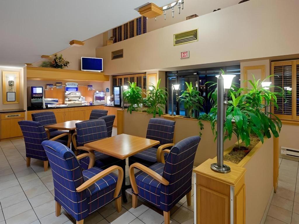 Express East - Scarborough By Ihg Toronto