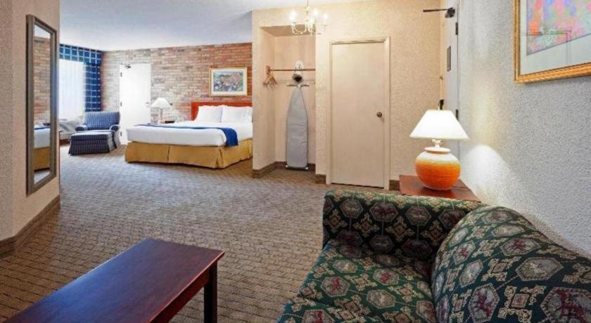 Hotel Express East - Scarborough By Ihg