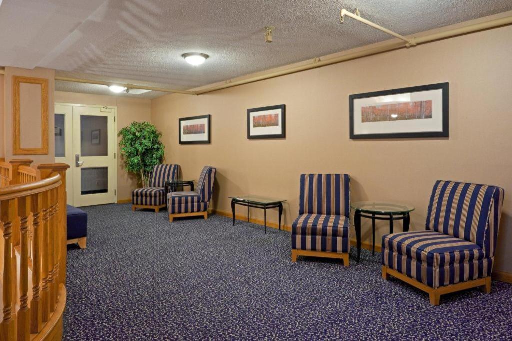 Express East - Scarborough By Ihg Hotel 2*